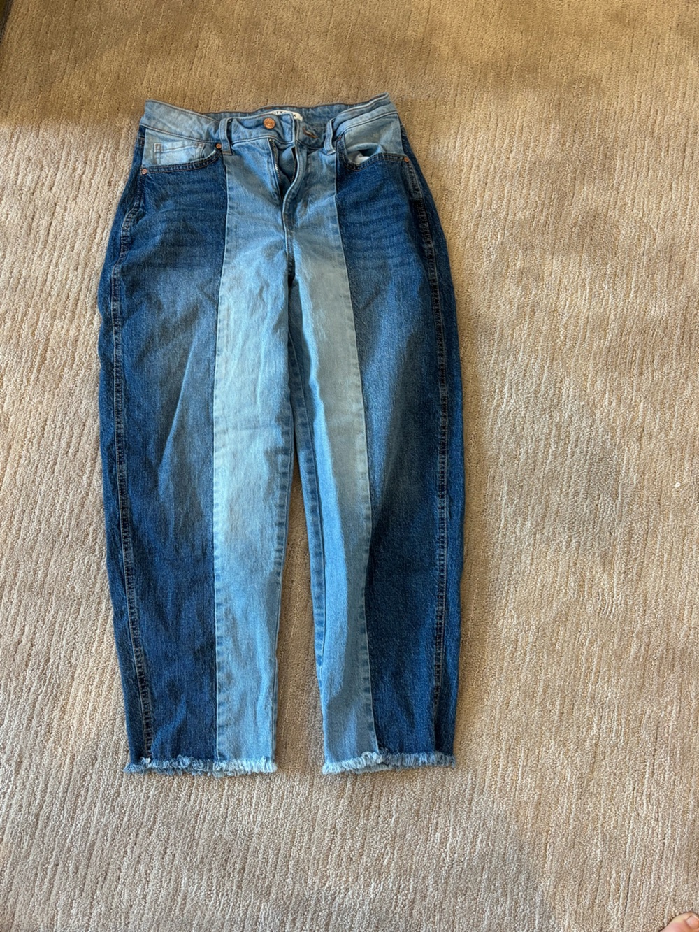 Celebrity Pink Women’s Two-Tone Blue Barrel ish Jeans